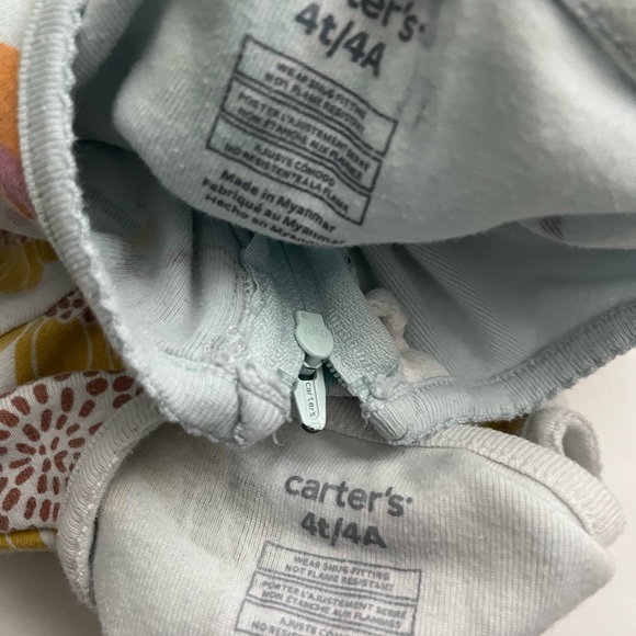 2 zipper pajamas baby girl Size 4T - Picture 4 of 5